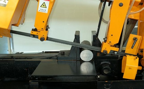 进贤数控带锯床自动送料精度会出现偏差吗？